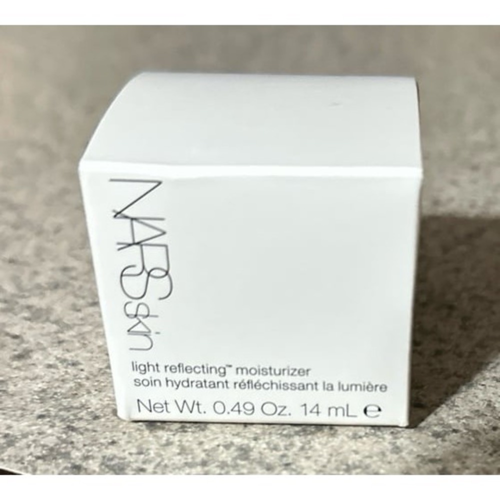 Nars Skin Light-Reflecting Moisturizer .48 Oz New in Box Retails 28.50‎